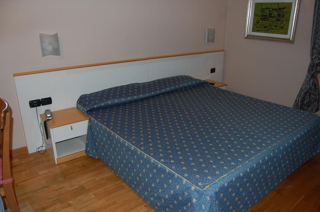 Albergo Ristorante Sant'Eustorgio Arcore Zimmer foto